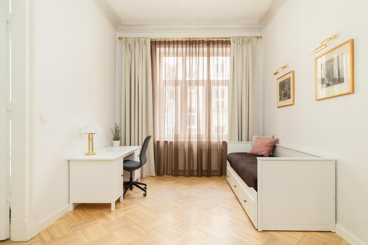 Marszalkowska 58 - Classy Two Bedroom Apartment With Balcony By Noclegi Renters ワルシャワ エクステリア 写真